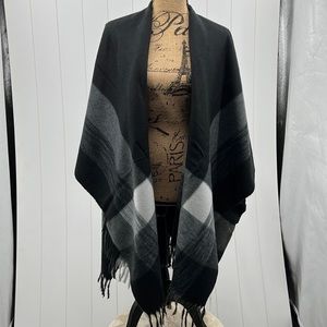 🆕Shawl Wrap Black White Gray Fade To Stripe Multiple Ways To Wear Soft One Size